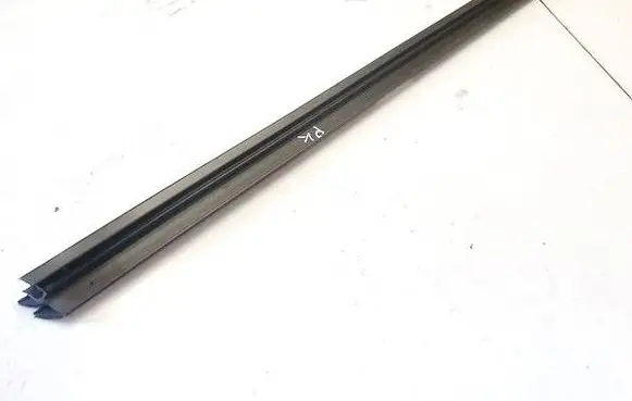 Skoda Superb B6 (3T) Front door glass trim molding 