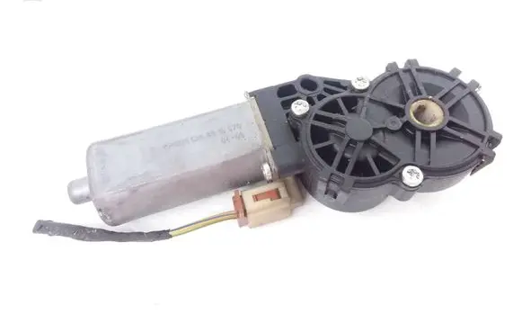 BMW 5 E60 E61 Seat adjustment motor 8316670 0390201999