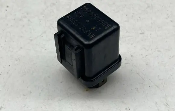 Nissan Patrol 260 Rear glass lock/latch Q451 25230C9905
