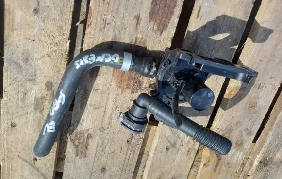 Genesis G80 Coolant heater control valve 