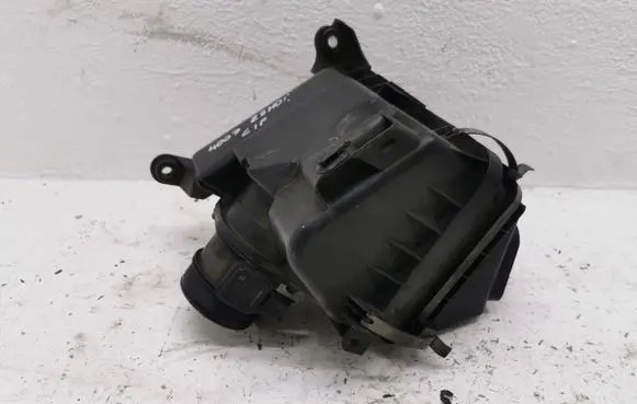 Peugeot 4007 Air filter box