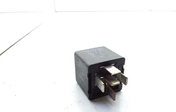 Mazda Tribute Hazard warning light relay F0AB14B192AA