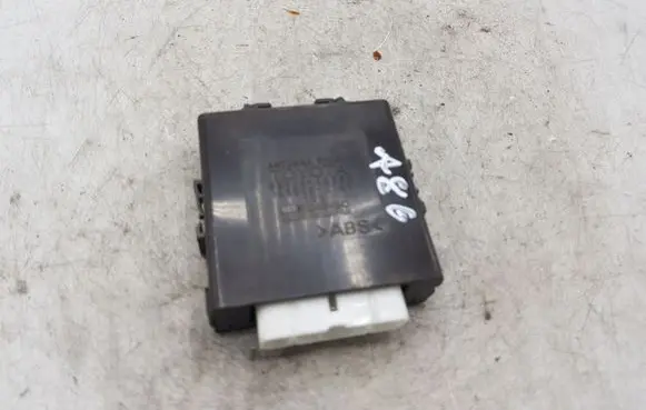Toyota Land Cruiser (HDJ90) Antenna control unit 8591460050 1650002161