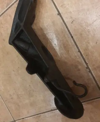 Engine mounting bracket