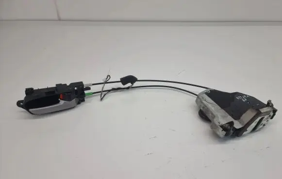 Suzuki Grand Vitara II Front door lock