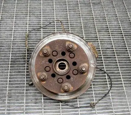 Front wheel hub