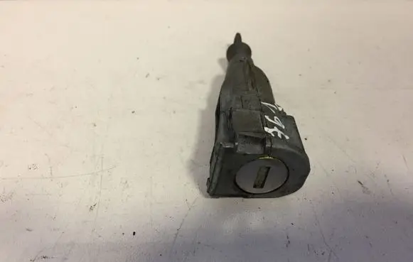 Volkswagen Tiguan Loading door lock 5N0837167