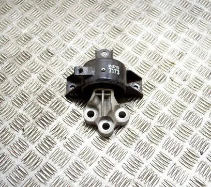 Opel Mokka Engine mount bracket 95127173 573AY9000