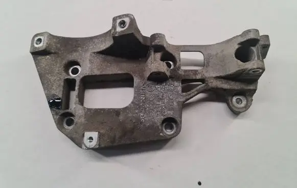 Skoda Octavia Mk2 (1Z) Generator/alternator bracket 06F903143F