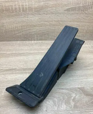 BMW 1 E81 E87 Accelerator throttle pedal 6786589 6PV00937920