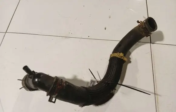 Toyota Avensis T270 Engine coolant pipe/hose 