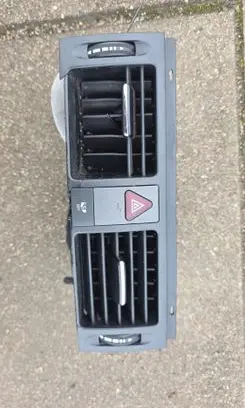 Mercedes-Benz C W204 Dash center air vent grill 7712001 A2048305754