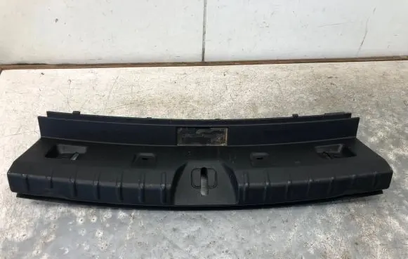 Trunk/boot sill cover protection