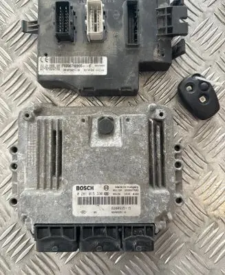 Renault Trafic II (X83) Engine control unit/module 8200935116 8200935115 0281015330