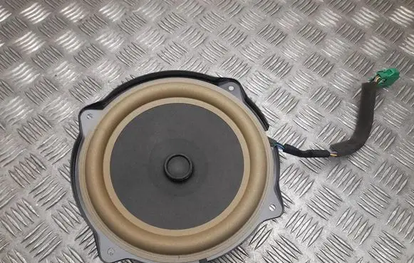 Ford Explorer VI Subwoofer speaker 