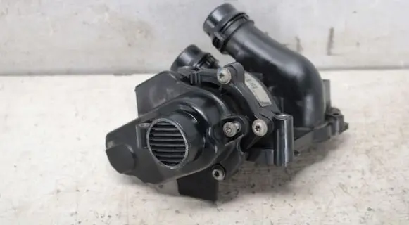 Volkswagen PASSAT B7 Water pump 06J121026F 06H121008B