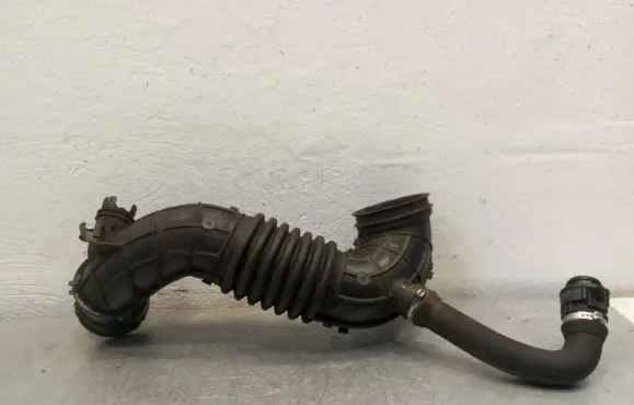 BMW 3 F30 F35 F31 Intercooler hose/pipe 586509