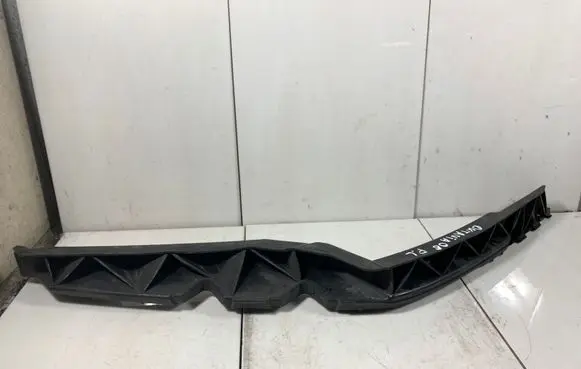 Skoda Octavia Mk2 (1Z) Front bumper mounting bracket 1Z0807184B