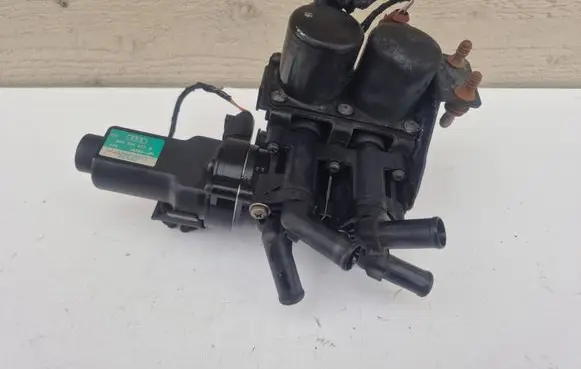 Audi A8 S8 D3 4E Electric auxiliary coolant/water pump 4F0959617C