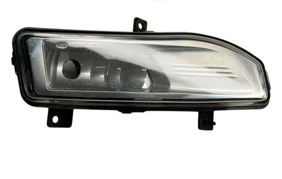Nissan Leaf II (ZE1) Front fog light 261558995A