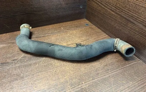 Renault Trafic II (X83) Engine coolant pipe/hose 