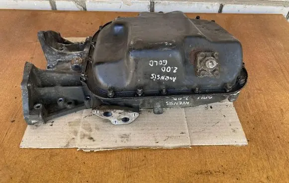 Toyota Avensis T220 Oil sump