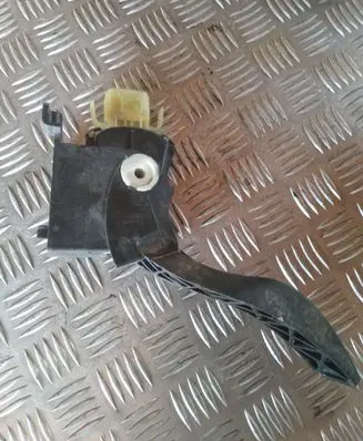 Ford Focus Accelerator throttle pedal 2M519F836AE