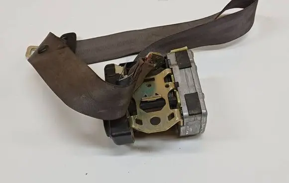 Audi A6 S6 C5 4B Rear seatbelt 27213082