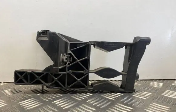 Audi A6 S6 C7 4G Headlight/headlamp mounting bracket 4G0805607