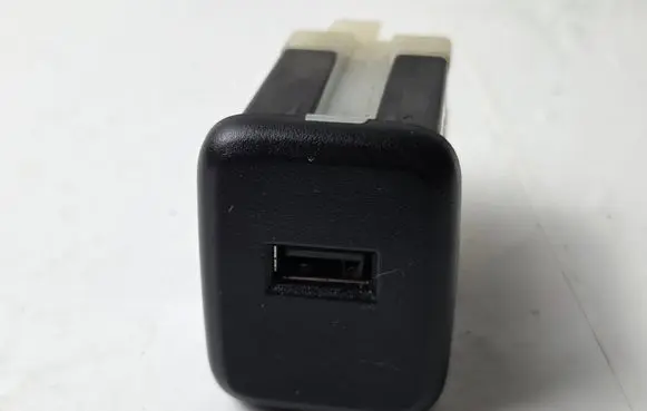 Opel Crossland X USB socket connector 13519246 092520 35140183B