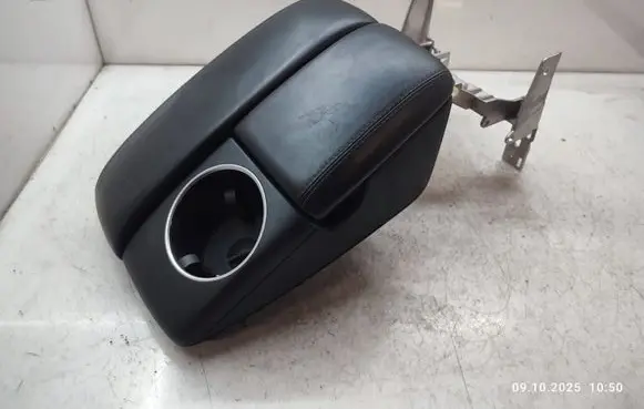 Audi Q7 4L Armrest 4L1864207