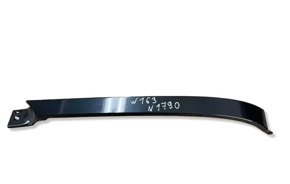 Mercedes-Benz ML W163 Under headlight/headlamp trim A1638260277