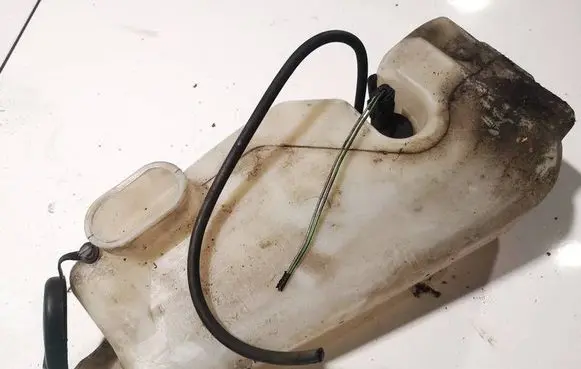 Dacia Logan I Windshield washer fluid reservoir/tank 8200210002 82.00.609.549