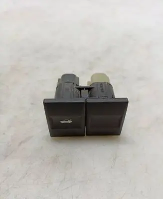 Ford Mondeo Mk III Tailgate/boot open switch button 7S7T19B514AA D3LOA
