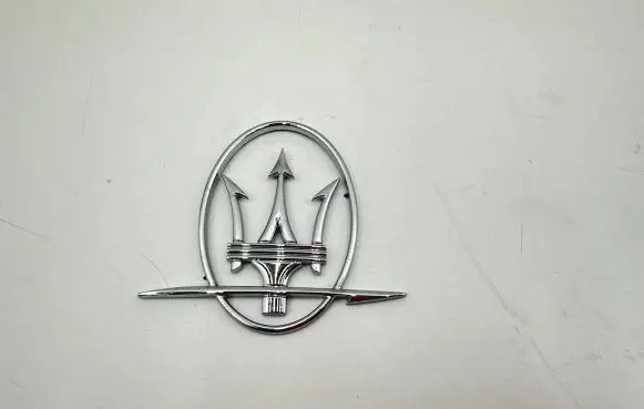 Maserati Levante Fender model badge letters 