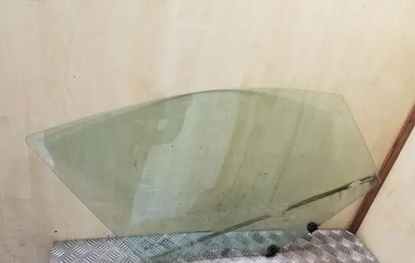 Citroen DS4 Front door window glass four-door