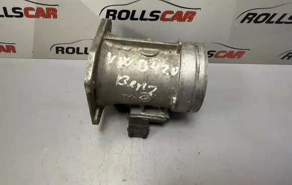 Volkswagen PASSAT B4 Mass air flow meter 037906461B