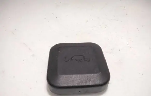 BMW 5 E39 Oil filler cap 11121747157