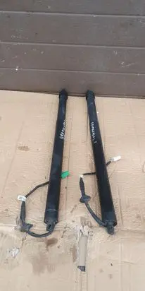 Opel Grandland X Tailgate strut 9828629780
