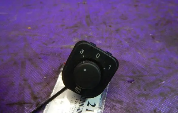 Volkswagen Golf V Wing mirror switch 1K0959565H