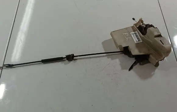 Volkswagen Polo IV 9N3 Front door lock 