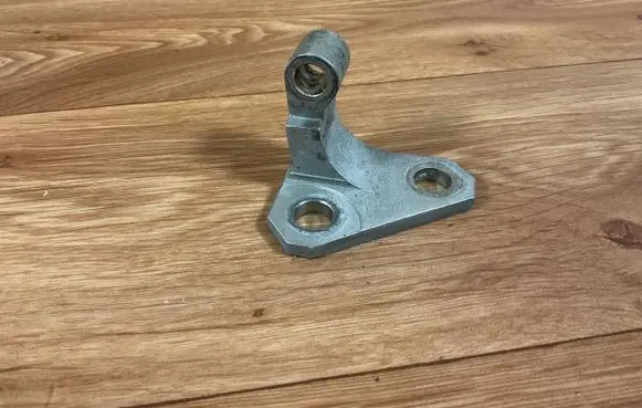 Volkswagen PASSAT B6 Front door upper hinge 3C0831402C