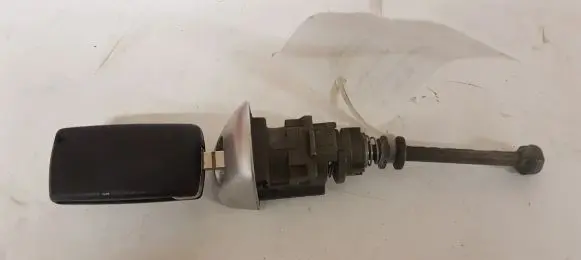 Peugeot 3008 I Front door lock (next to the handle) 