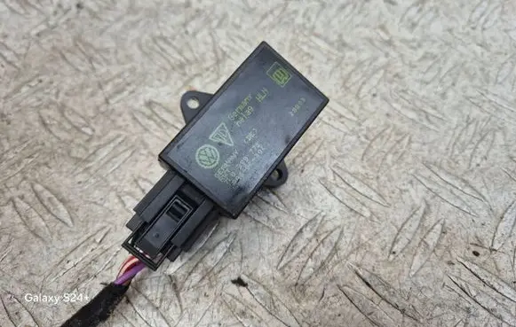 Volkswagen Touran I Seat heating relay 7L0959772