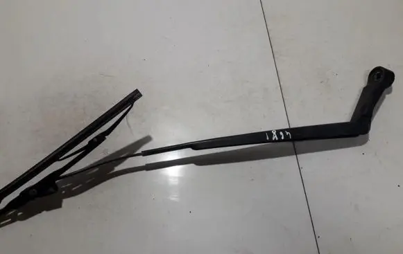 Toyota Yaris Front wiper blade arm