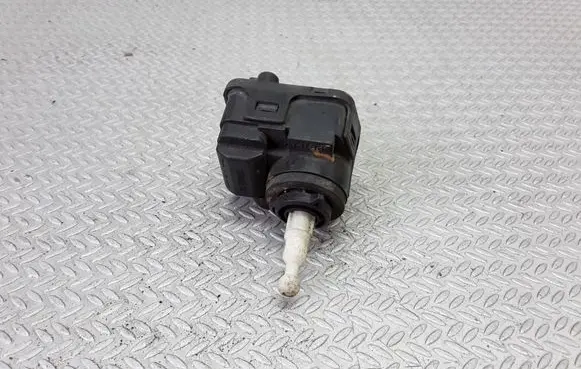 Opel Omega B1 Headlight level adjustment motor 90492832
