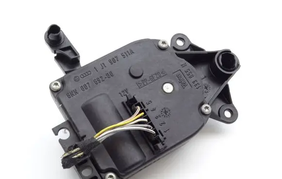 Audi A3 S3 8L Air flap motor/actuator 1J1907511A 6NN0076900