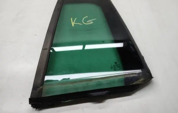Volkswagen Tiguan Rear side window 5N0845213