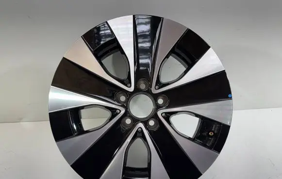 Mercedes-Benz Vito Viano W447 R17 alloy rim