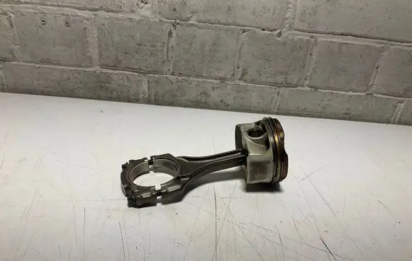 BMW 6 F06 Gran coupe Piston with connecting rod 7646892